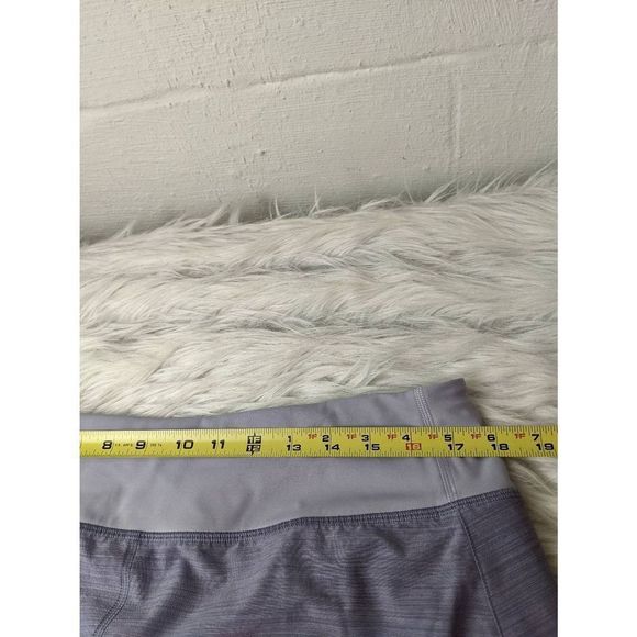 Athleta Women's Run With It Textured 3.5" Shorts Space Dye Grey Sz L Large - Picture 5 of 7